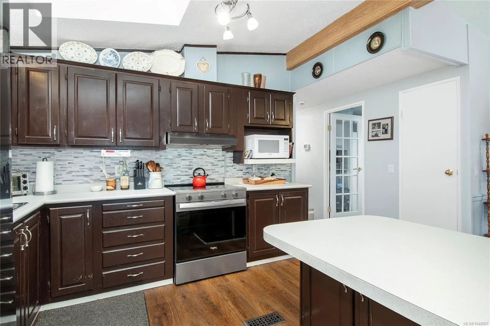 Photo 3 of 32 at #15 – 1451 Perkins Road