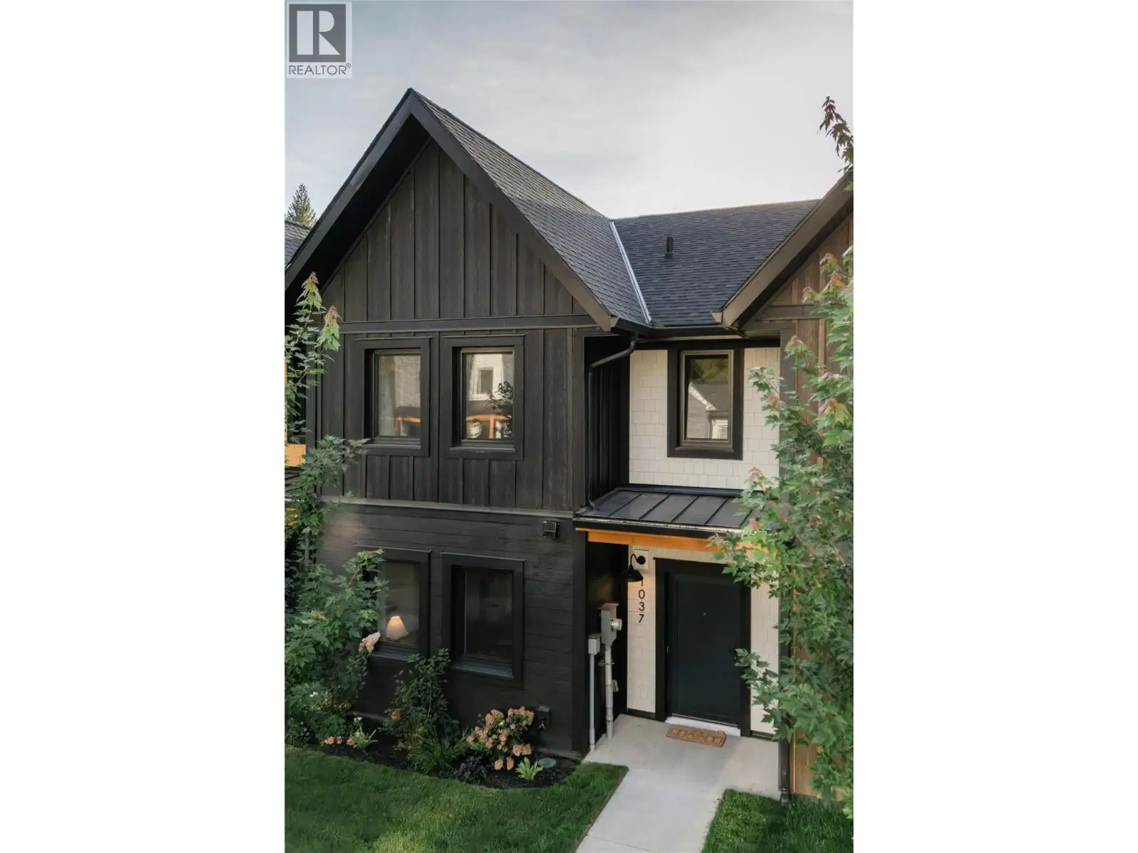 1037 Keystone Crescent