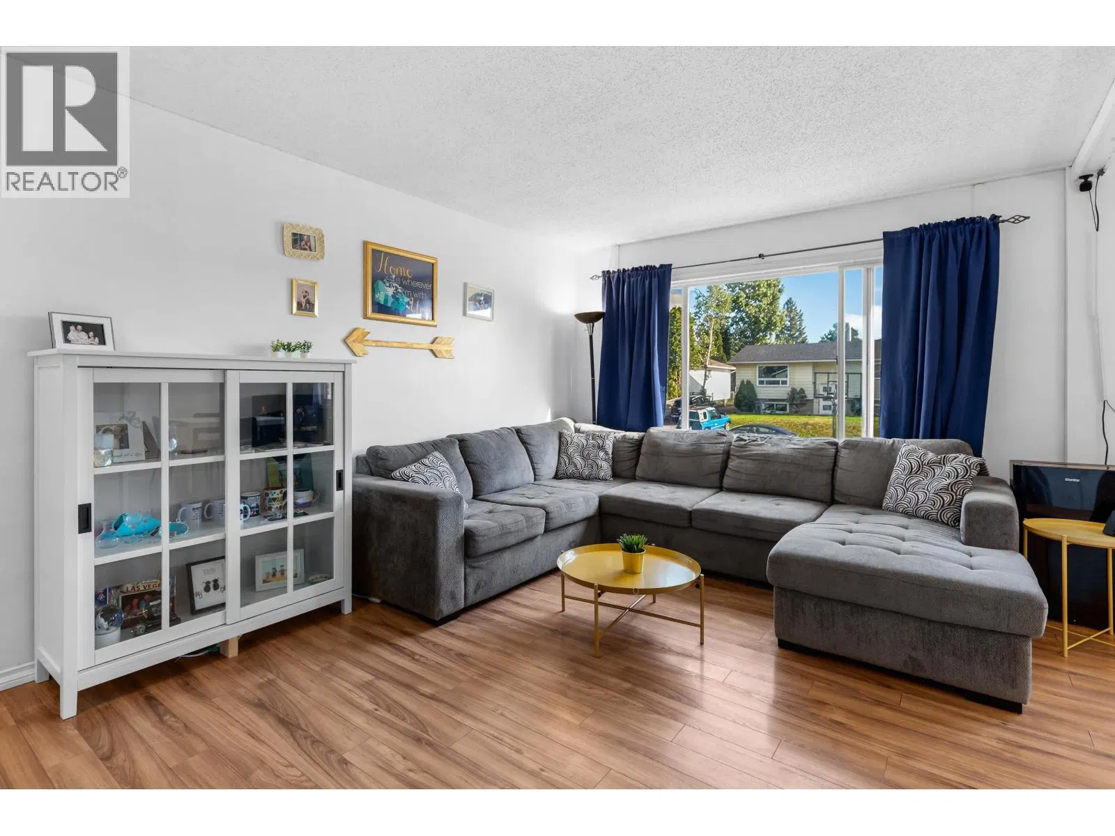 Photo 5 of 32 at 346 CORLESS Crescent