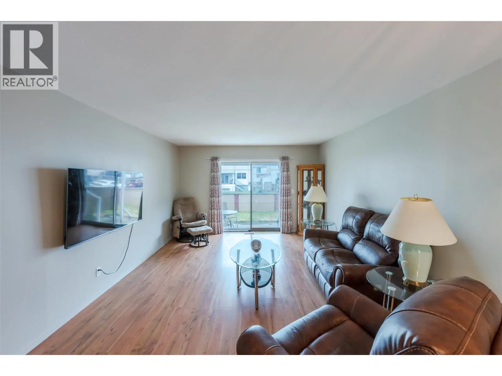 Photo 3 of 29 at #5 – 980 CEDAR Street