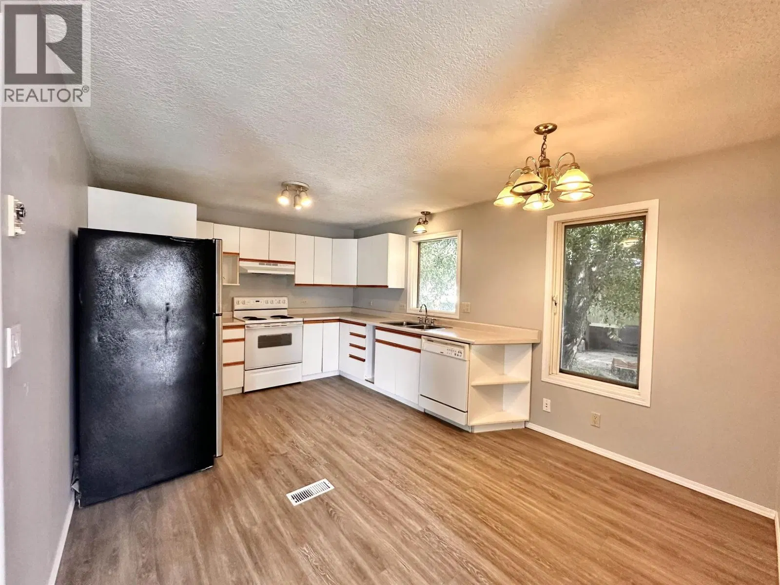 Photo 2 of 16 at 1144 4TH Avenue