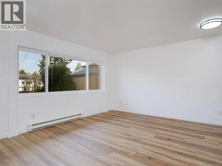Photo 3 of 30 at #4 – 740 Wilson Street
