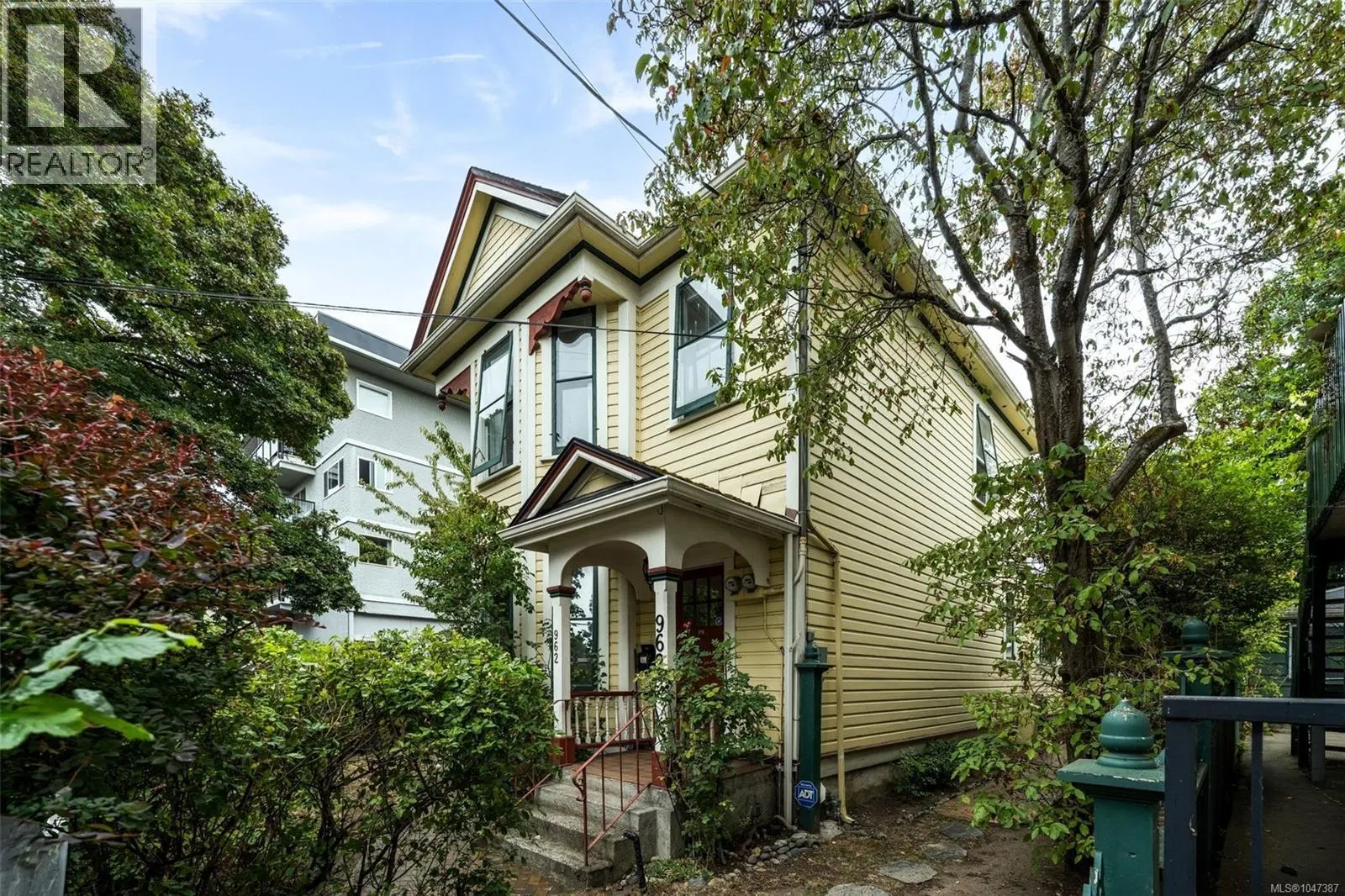 Photo 2 of 39 at 962 Fairfield Road