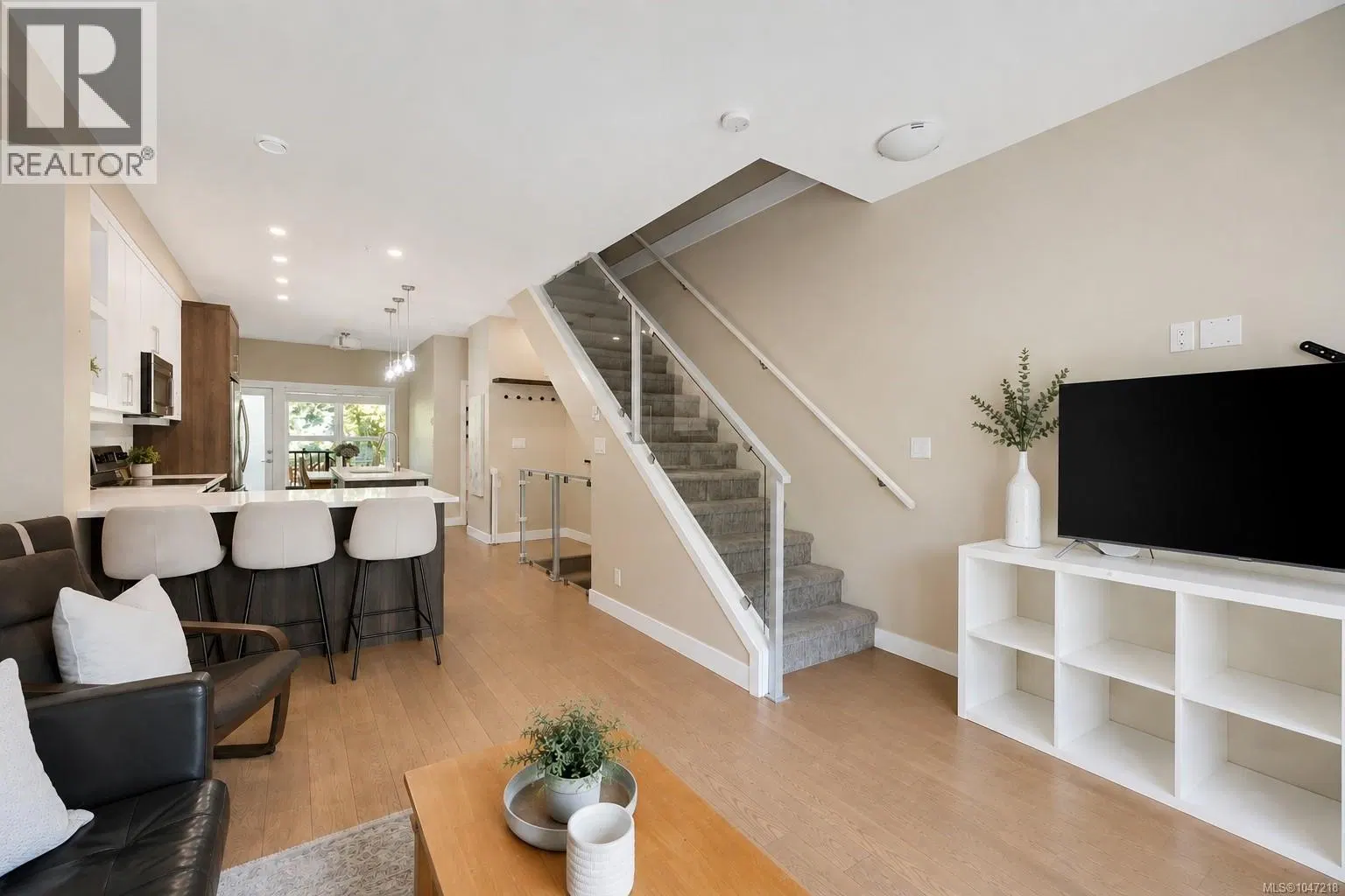 Photo 1 of 41 at #6 – 618 Lampson Street