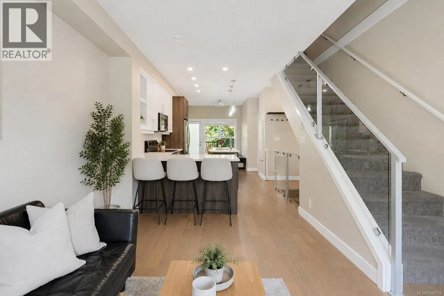 Photo 3 of 41 at #6 – 618 Lampson Street