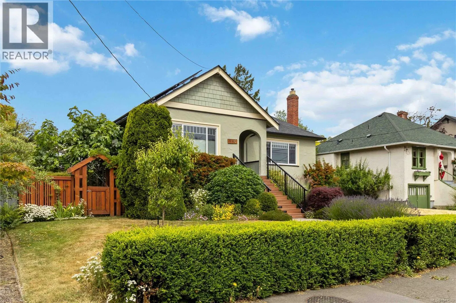 Photo 4 of 59 at 590 Monterey Avenue