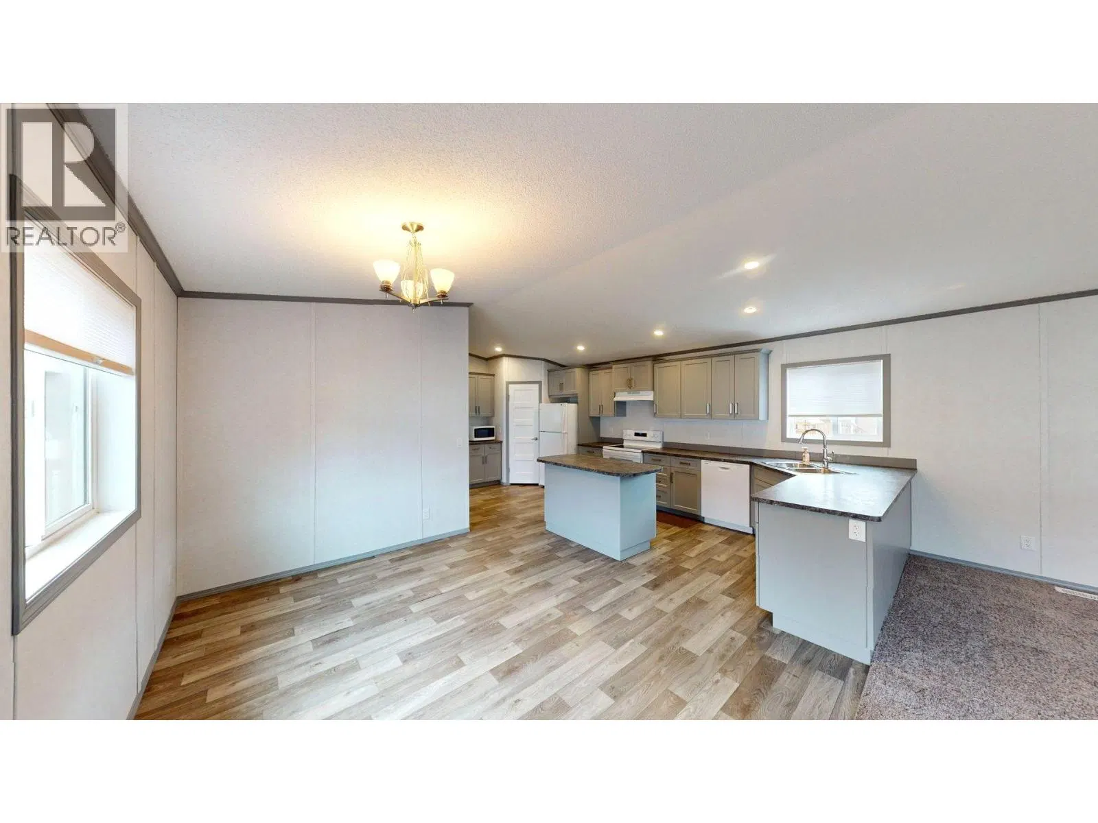 Photo 5 of 22 at 20 WILDERNESS HEIGHTS Drive