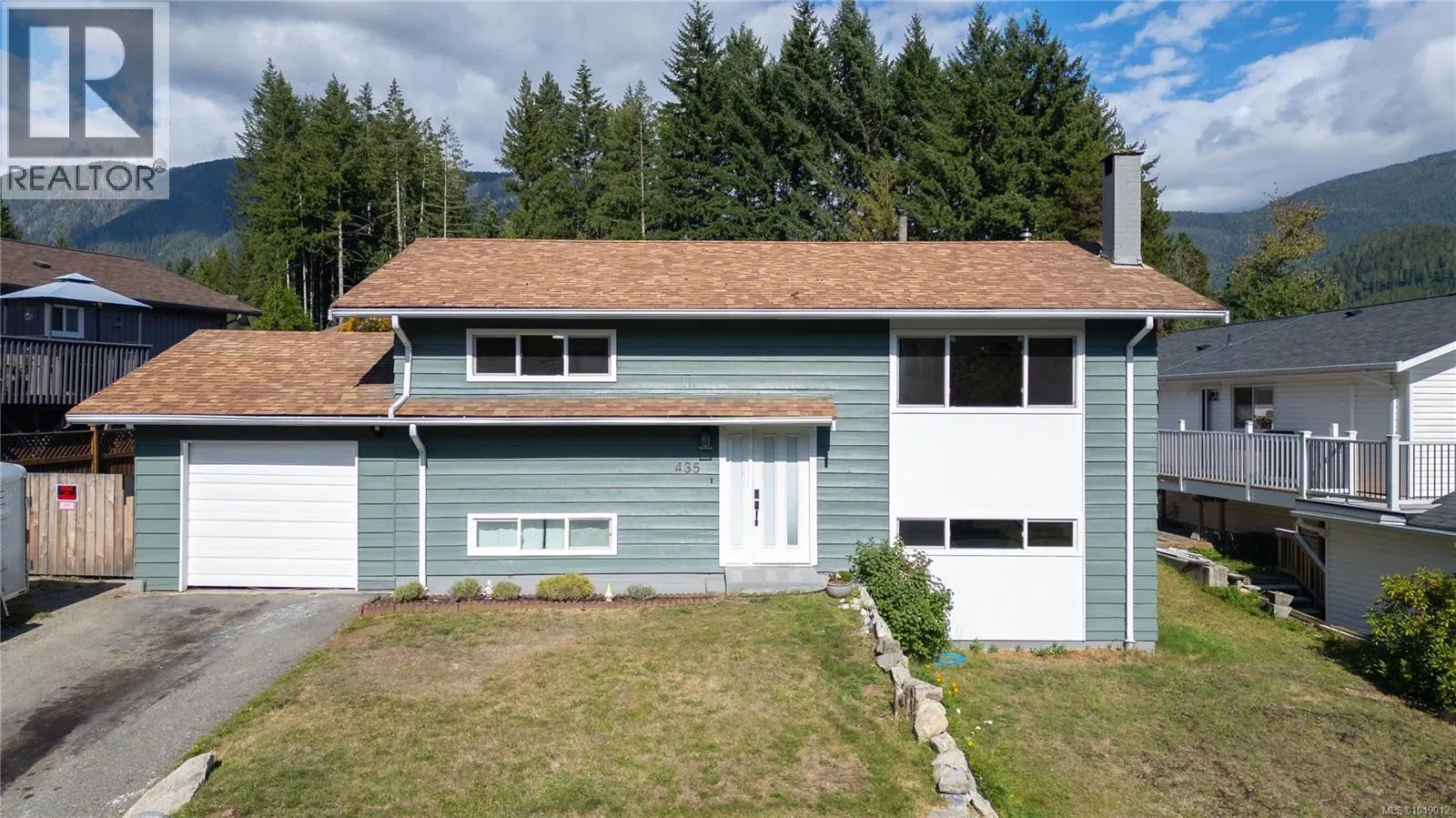 435 CEDAR Crescent