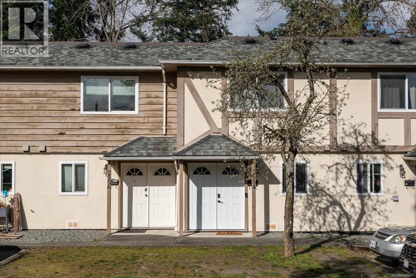 Photo 2 of 32 at 2554 Highland Boulevard