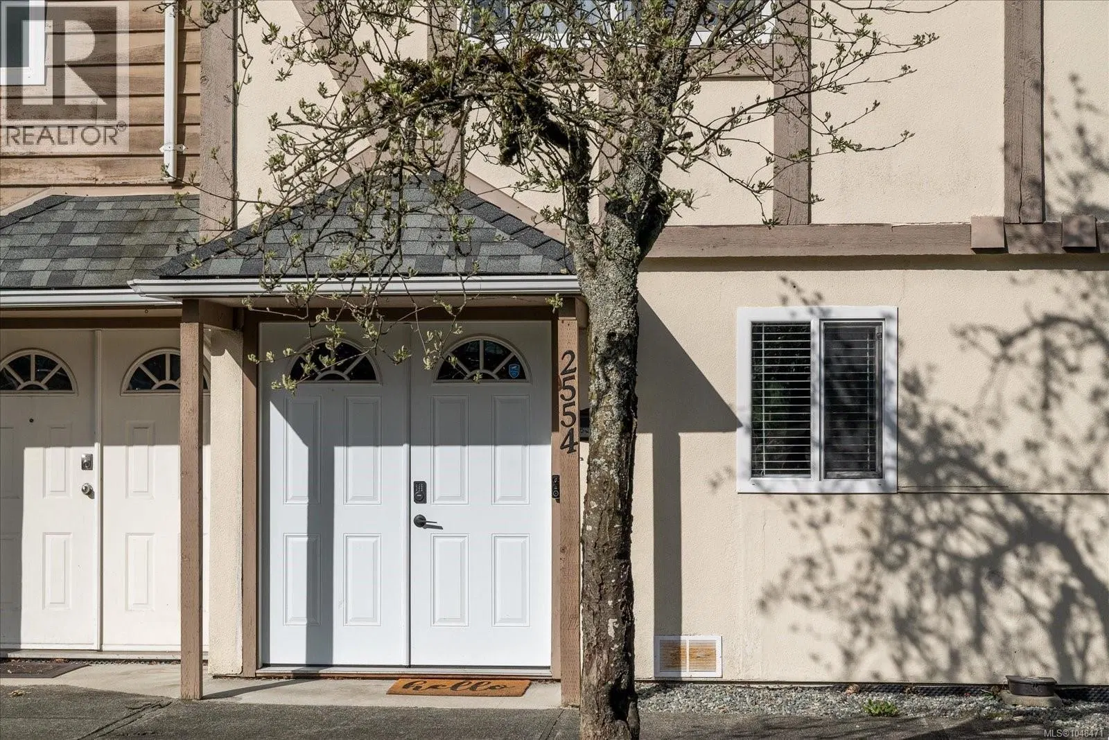 Photo 3 of 32 at 2554 Highland Boulevard