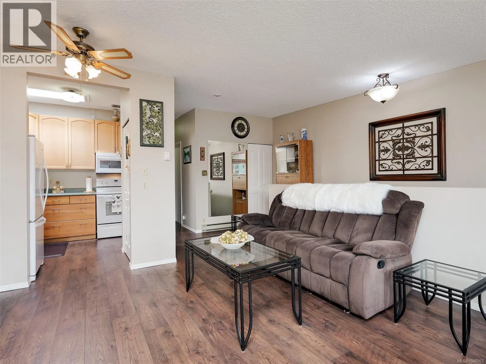 Photo 3 of 32 at #303 – 642 Admirals Road