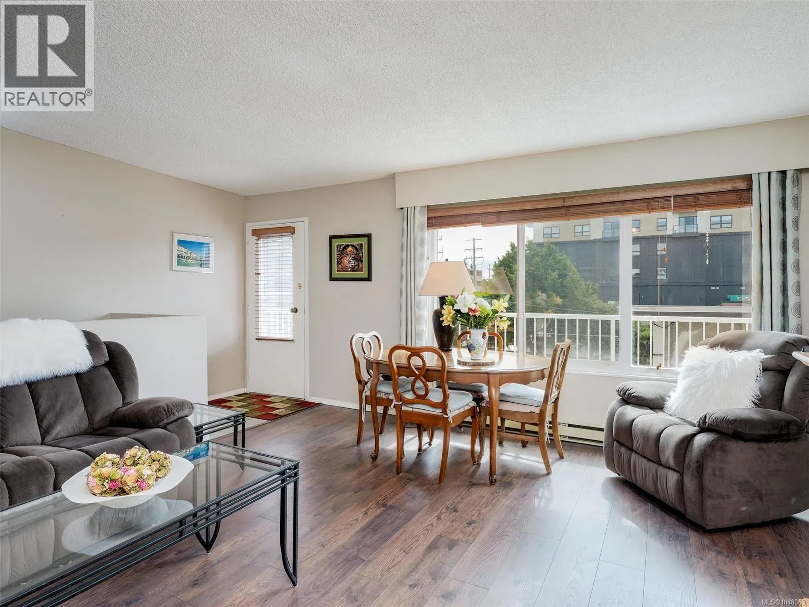 Photo 4 of 32 at #303 – 642 Admirals Road