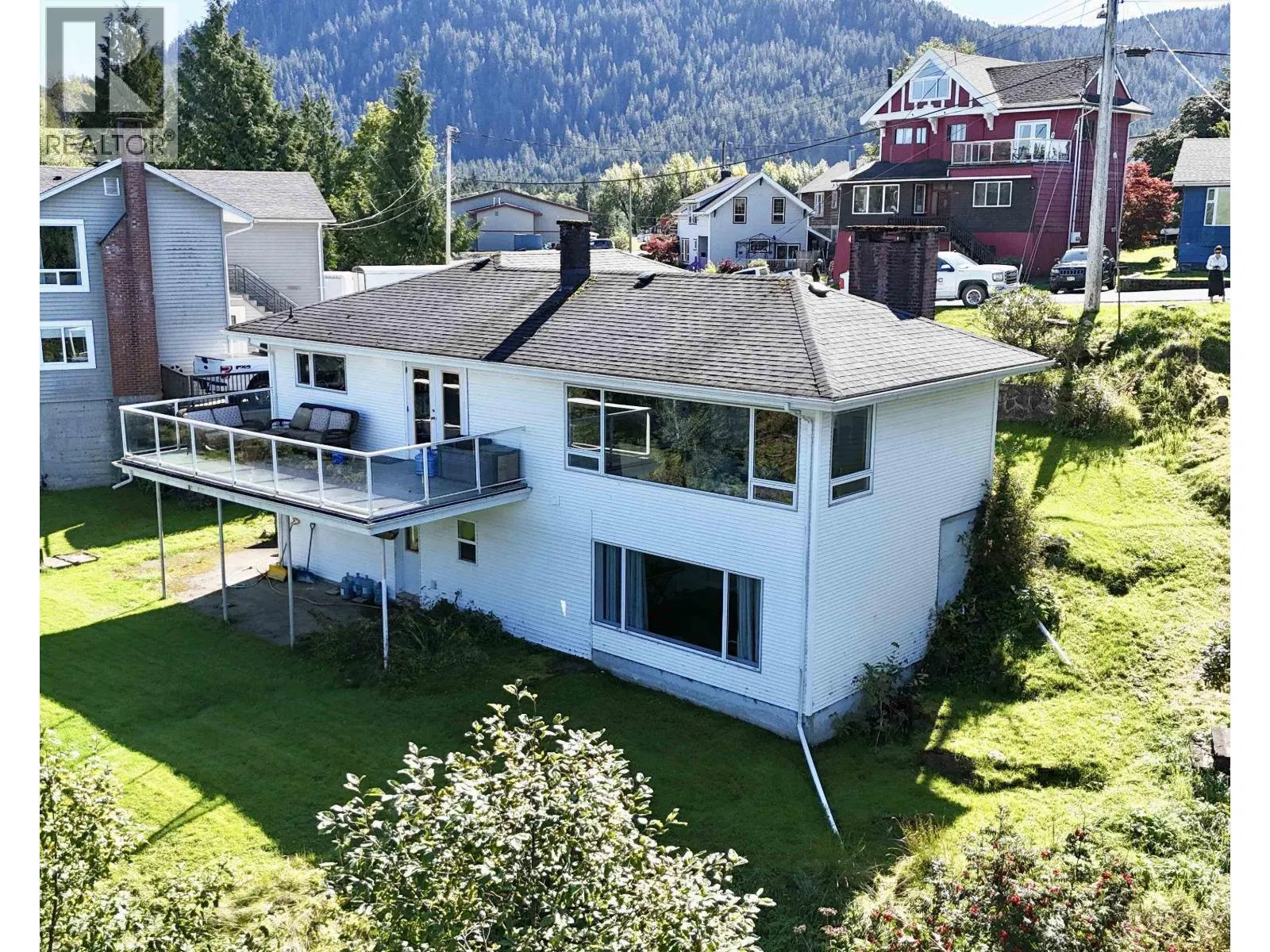 Photo 2 of 38 at 707 4TH Avenue