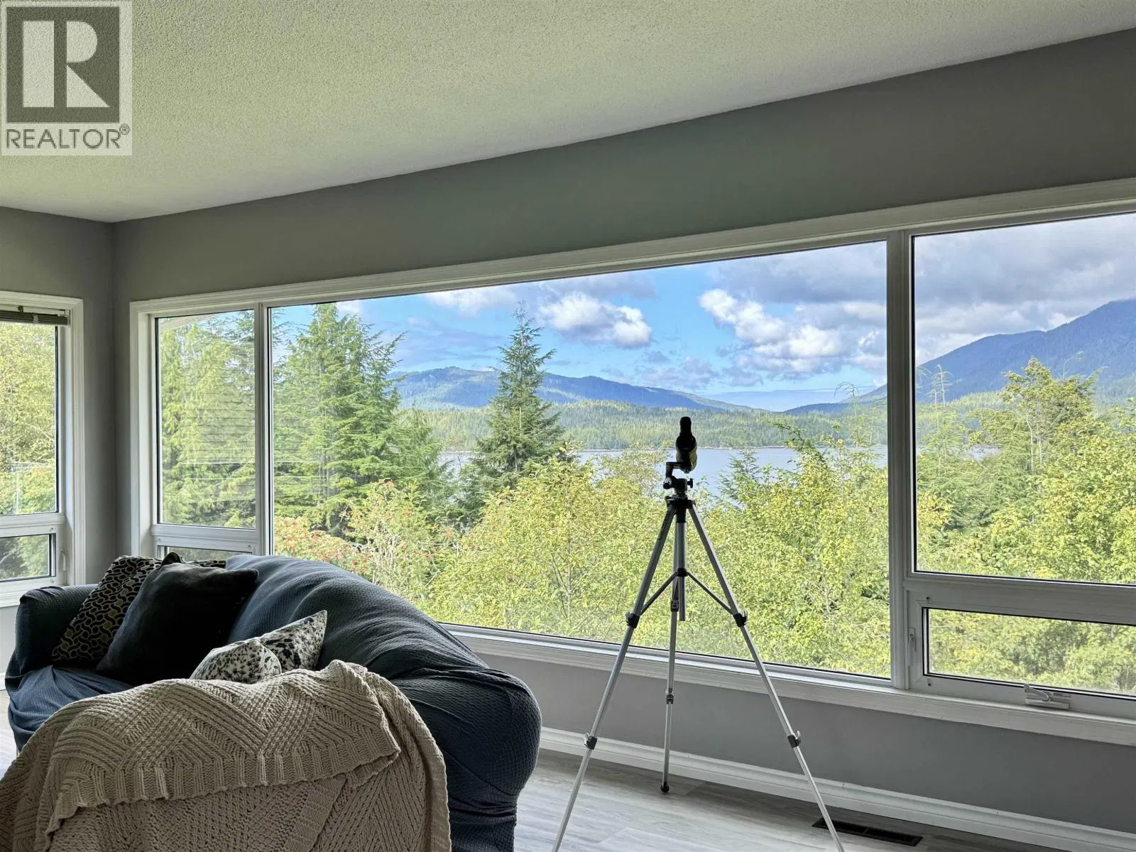 Photo 5 of 38 at 707 4TH Avenue