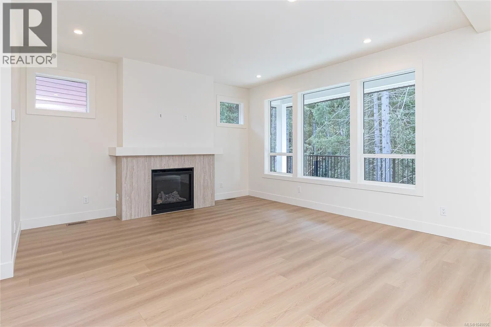 Photo 5 of 47 at 2172 Bellflower Drive