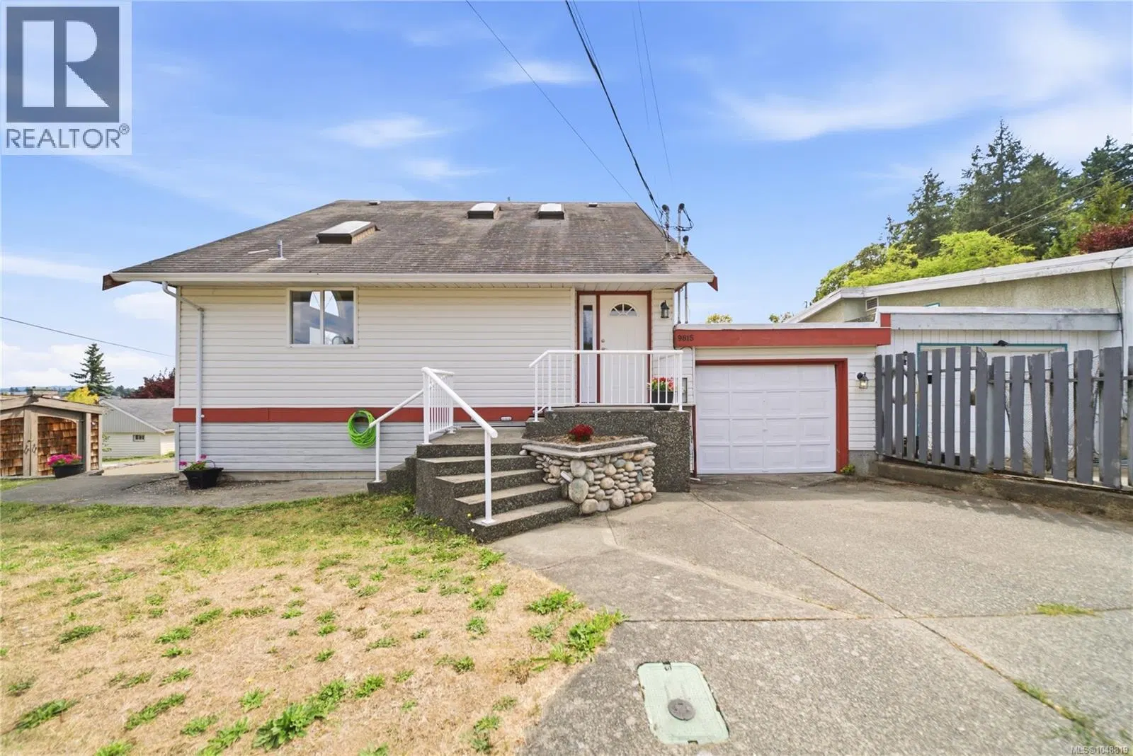 Photo 4 of 53 at 9815 Cedar Street