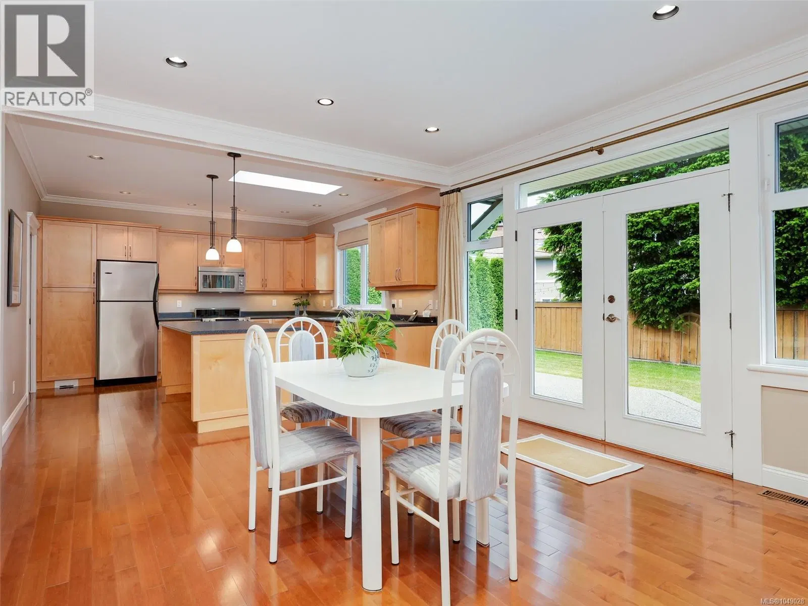 Photo 3 of 38 at 2286 Hazelton Place
