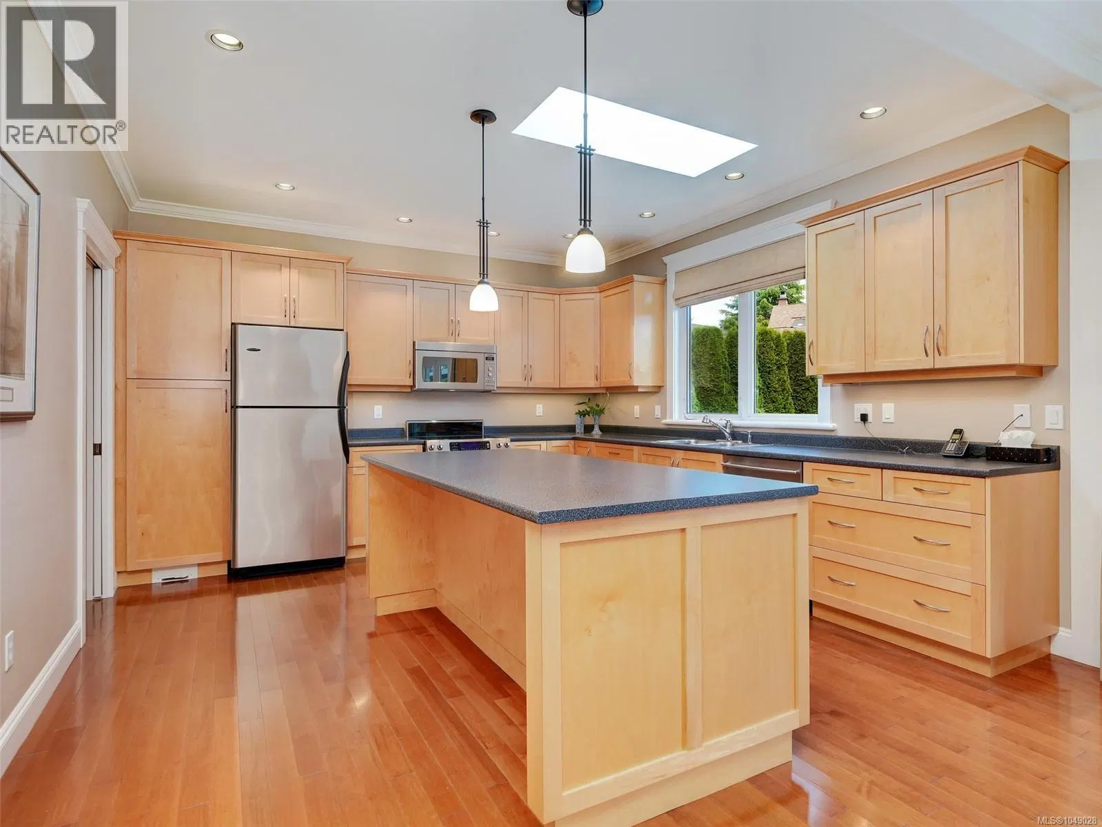 Photo 4 of 38 at 2286 Hazelton Place