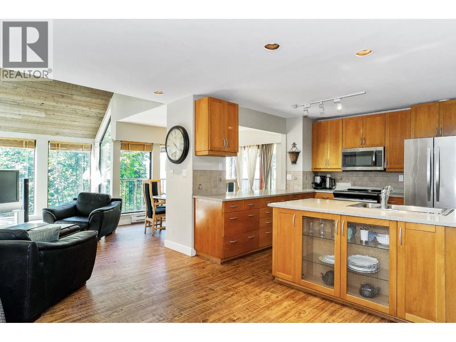 Photo 5 of 20 at 430 BAYVIEW Road