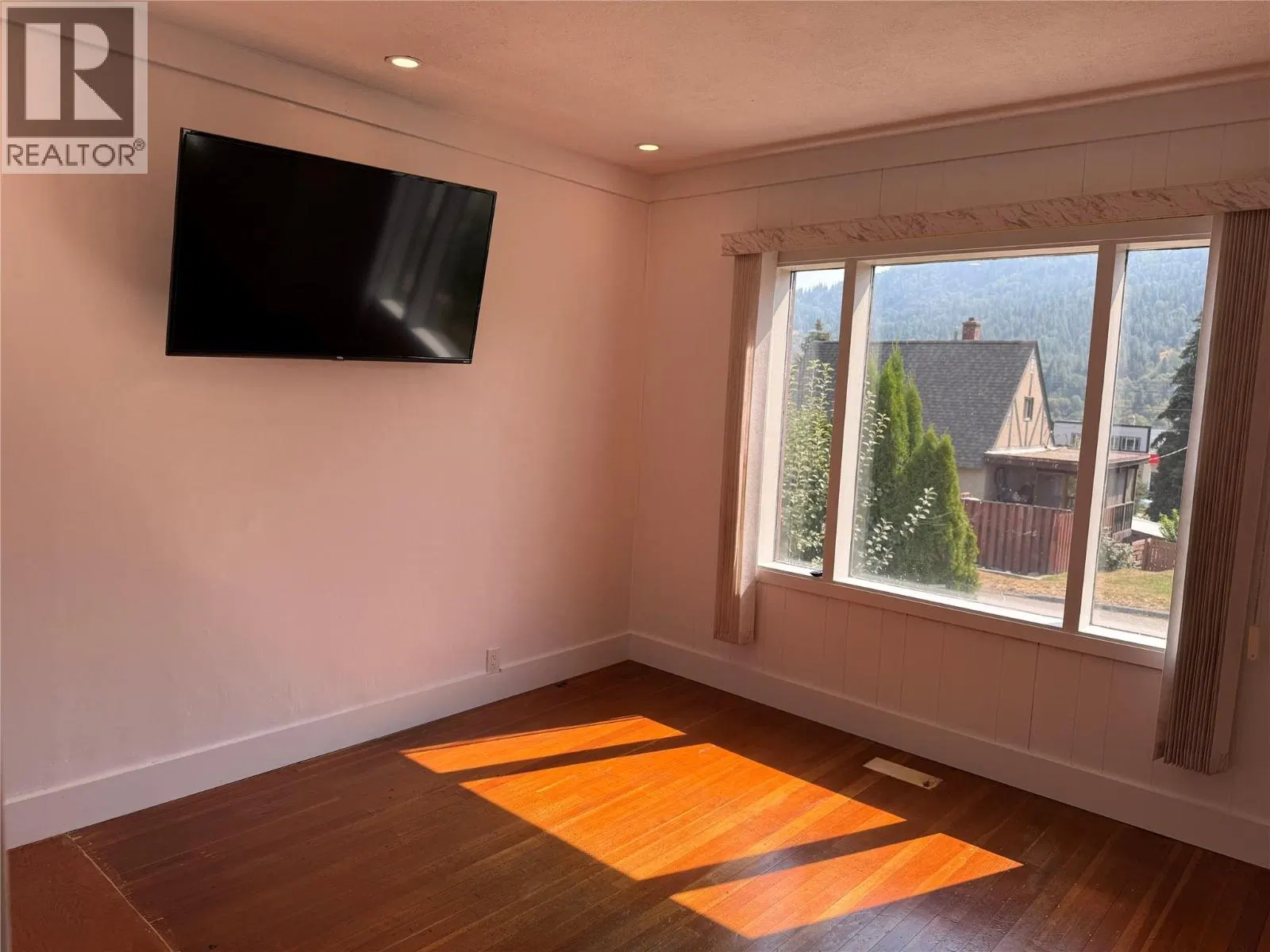 Photo 5 of 47 at 795 Kipling Street