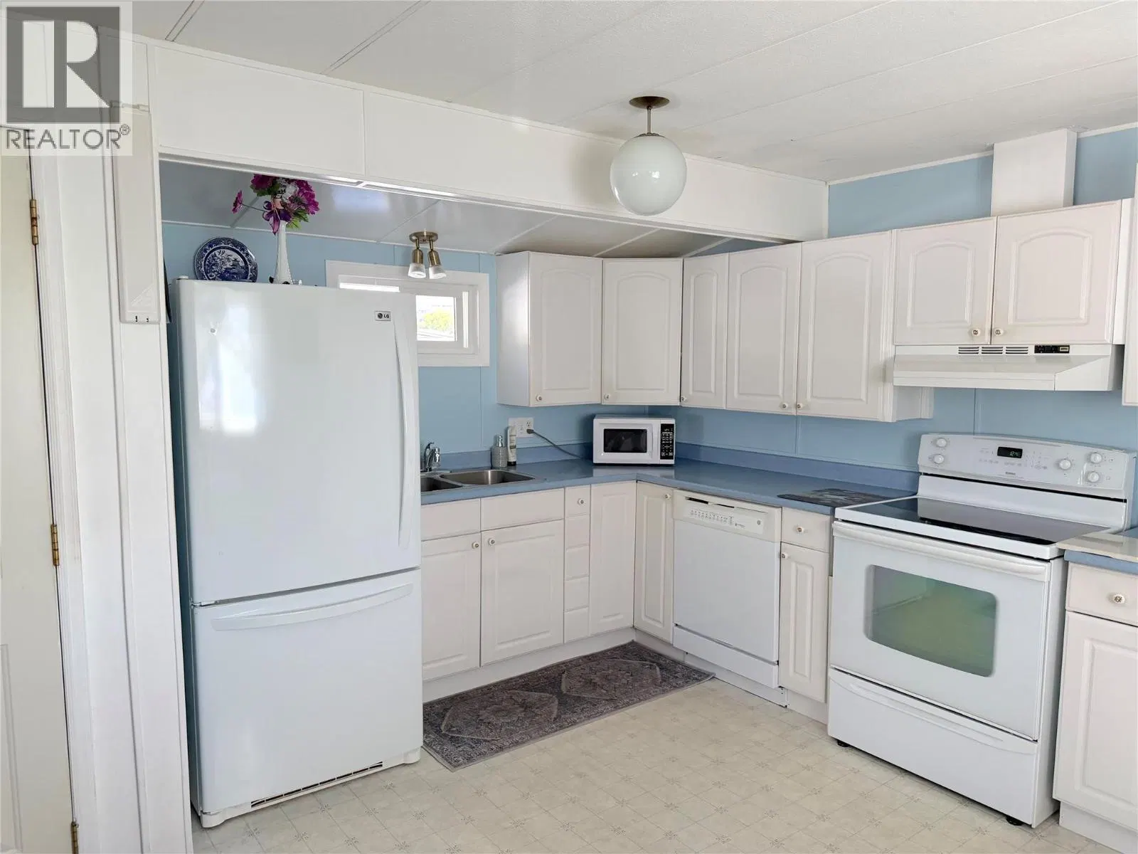 Photo 2 of 40 at #116 – 1133 Findlay Road