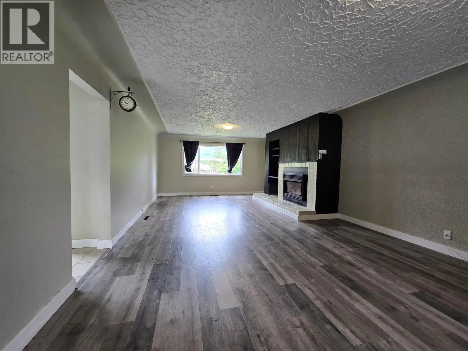 Photo 5 of 12 at 1417 CORMORANT Avenue