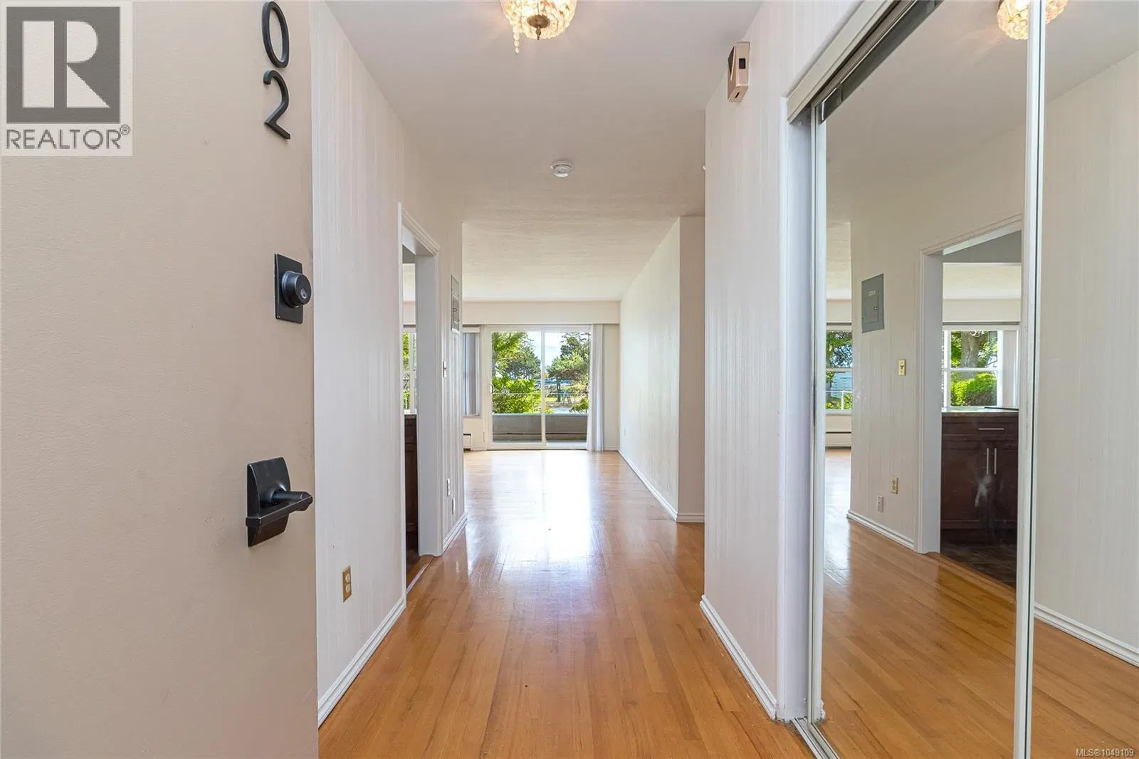 Photo 5 of 34 at #102 – 1318 Beach Drive