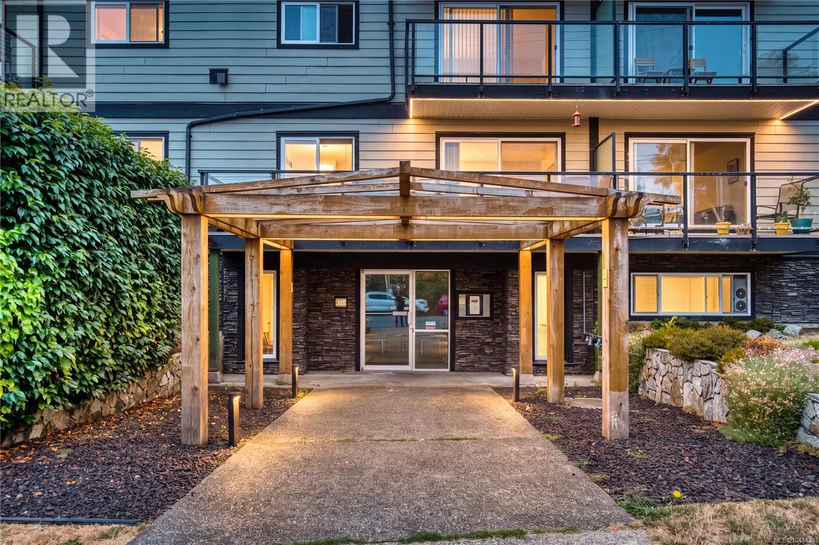 Photo 1 of 17 at #110 – 218 Bayview Avenue