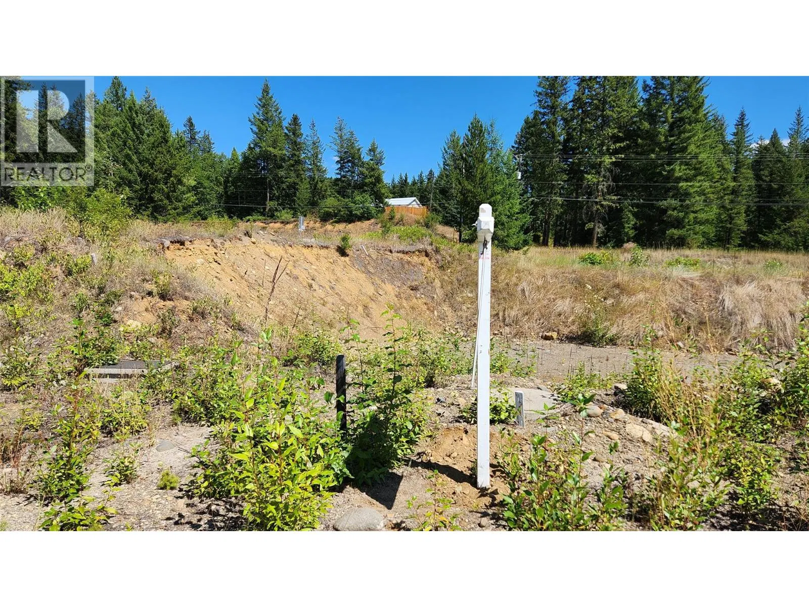 Photo 2 of 3 at 469 LYTTON Crescent
