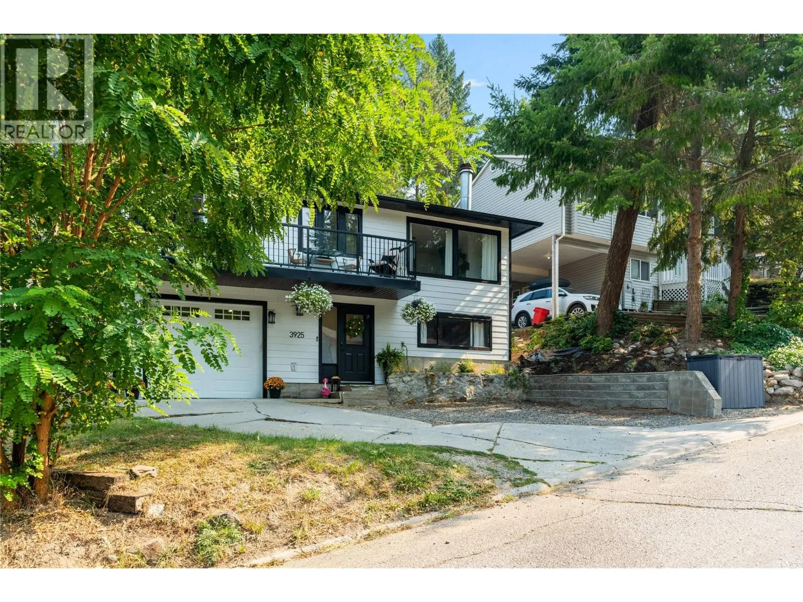 Photo 5 of 57 at 3925 Highland Park Crescent