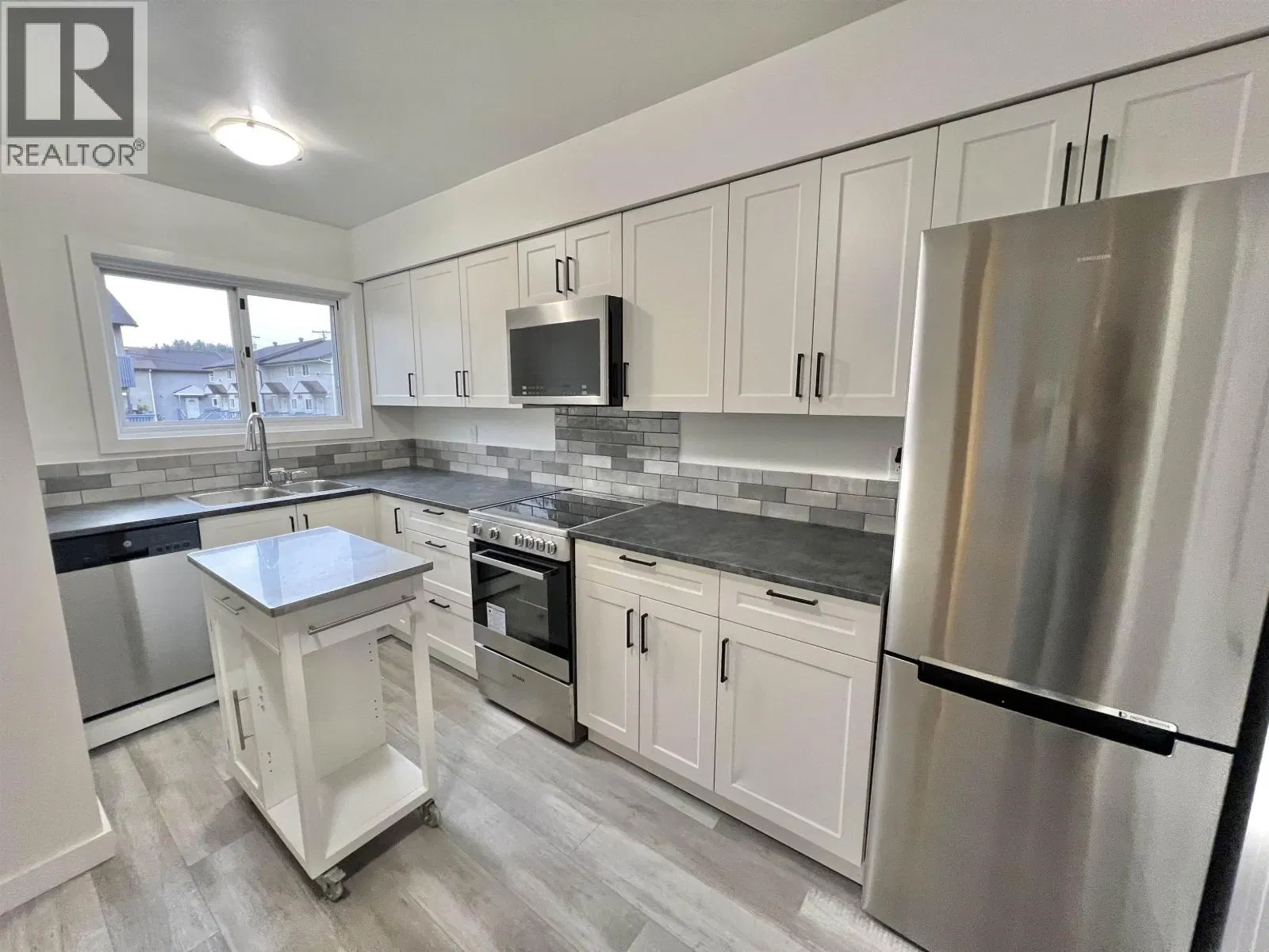 Photo 2 of 13 at 813 LOTBINIERE Street