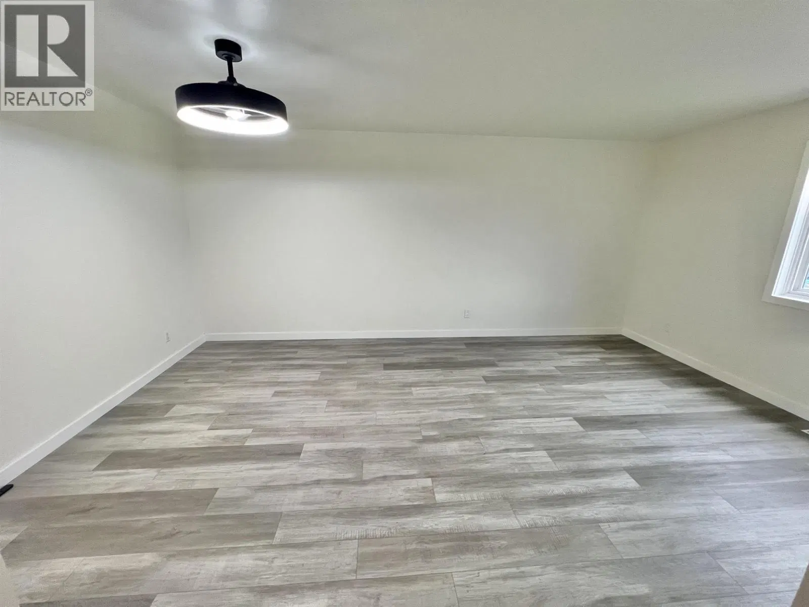 Photo 5 of 13 at 813 LOTBINIERE Street