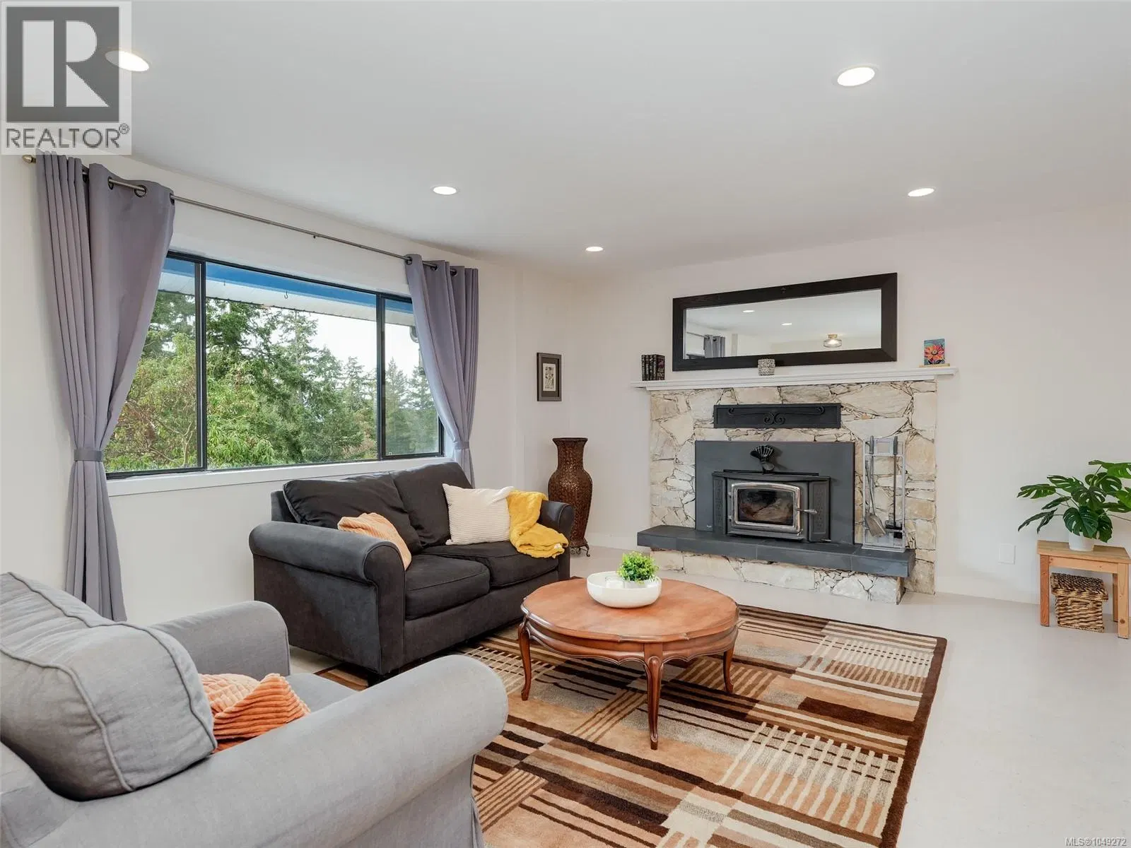Photo 4 of 42 at 905 Gade Road