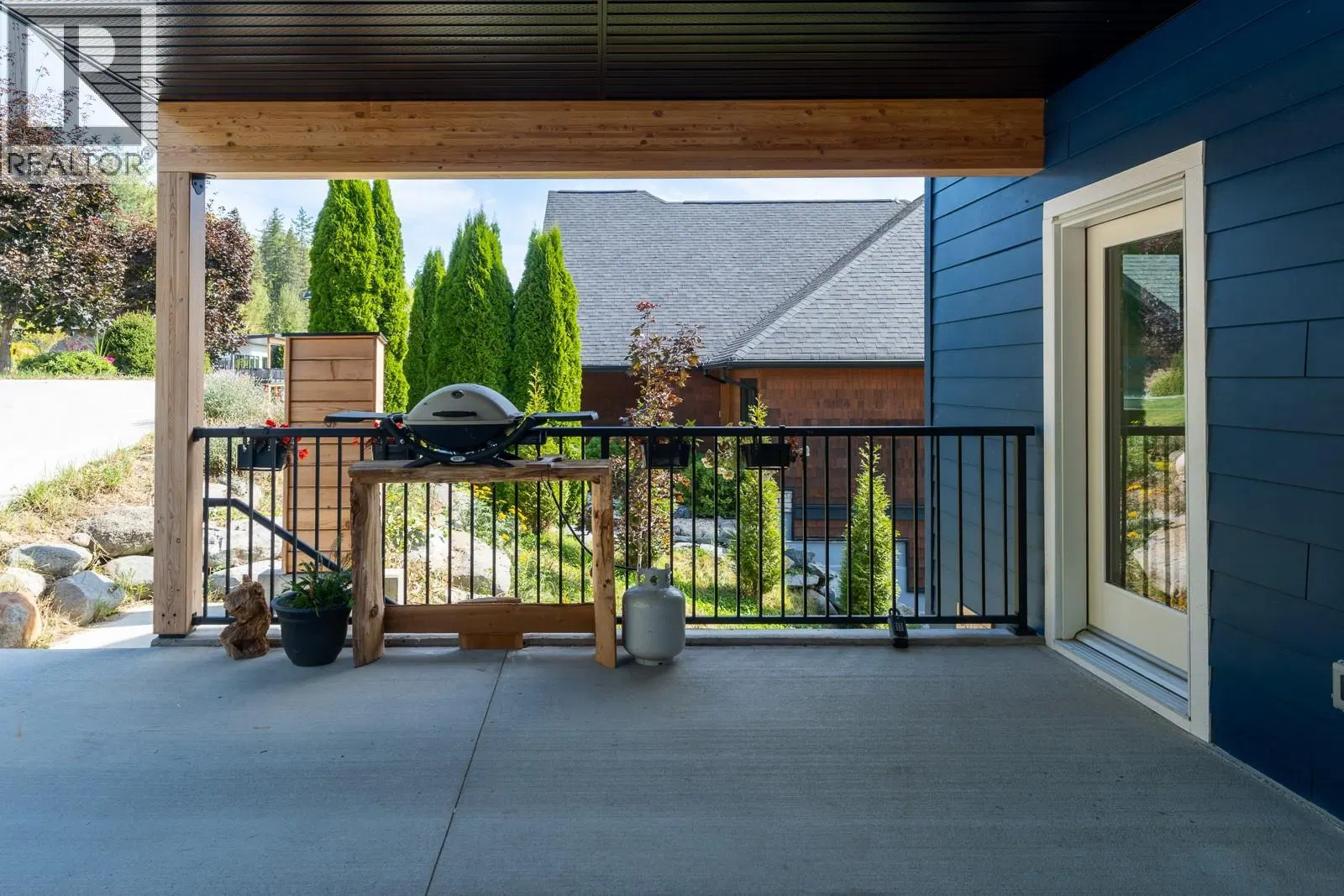 Photo 4 of 49 at 1007 Silvertip Road