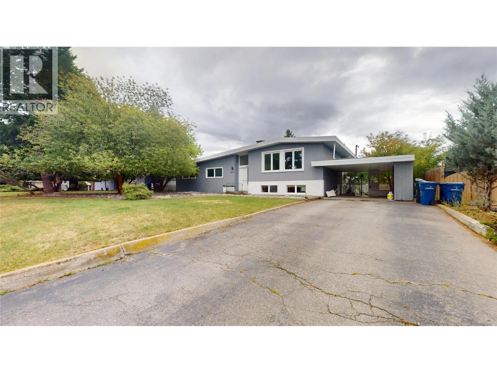 Photo 2 of 41 at 913 9th Street