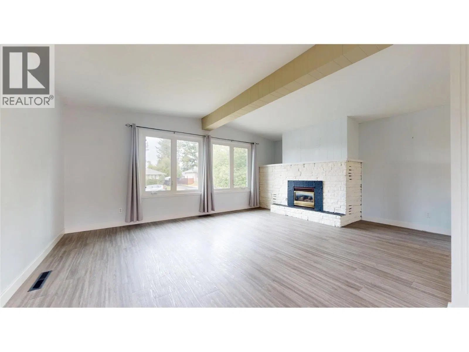 Photo 5 of 41 at 913 9th Street