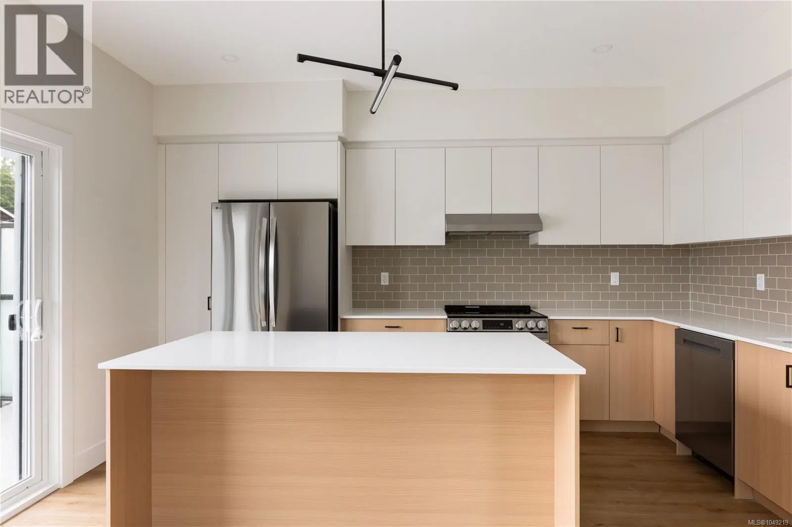 Photo 5 of 27 at #1 – 913 Dale Street