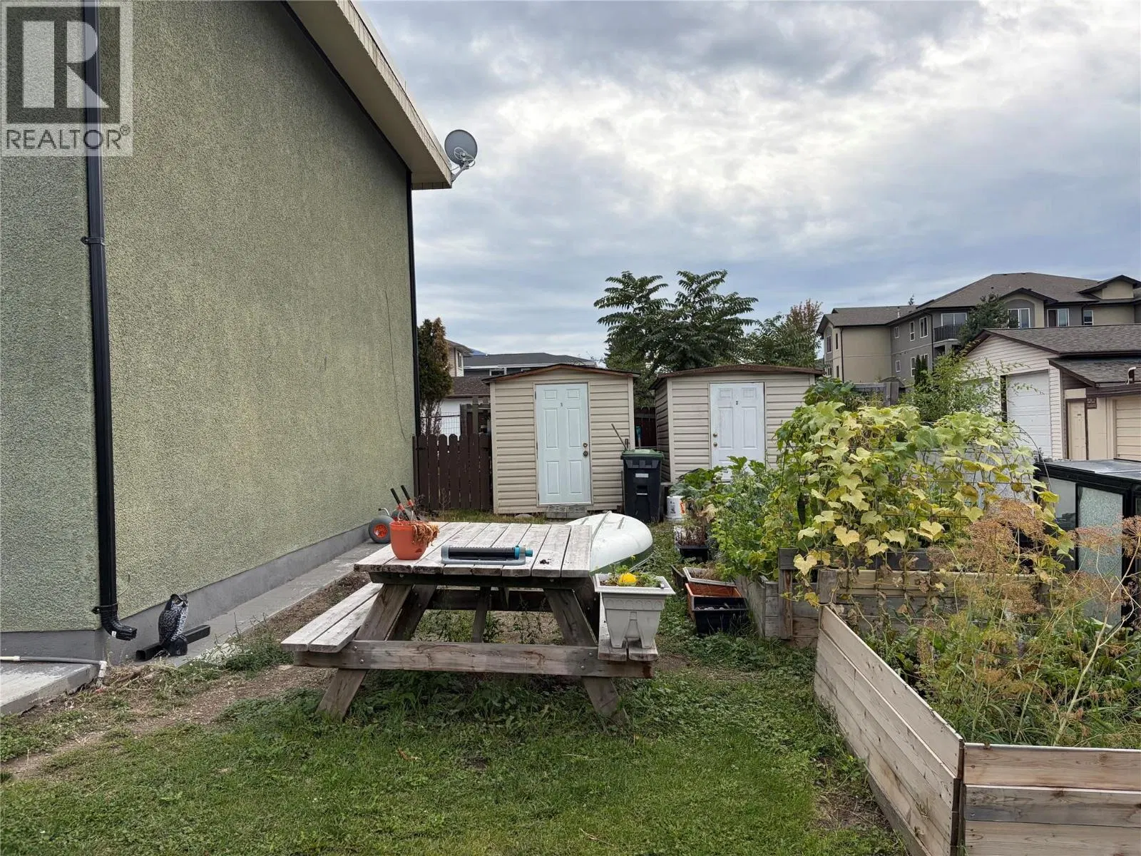 Photo 4 of 11 at 737 Ontario Street