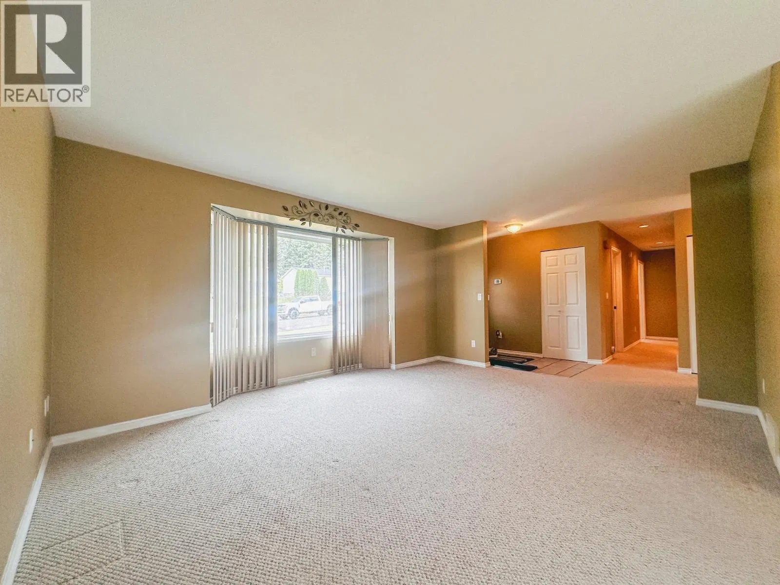 Photo 3 of 33 at 510 9TH Avenue