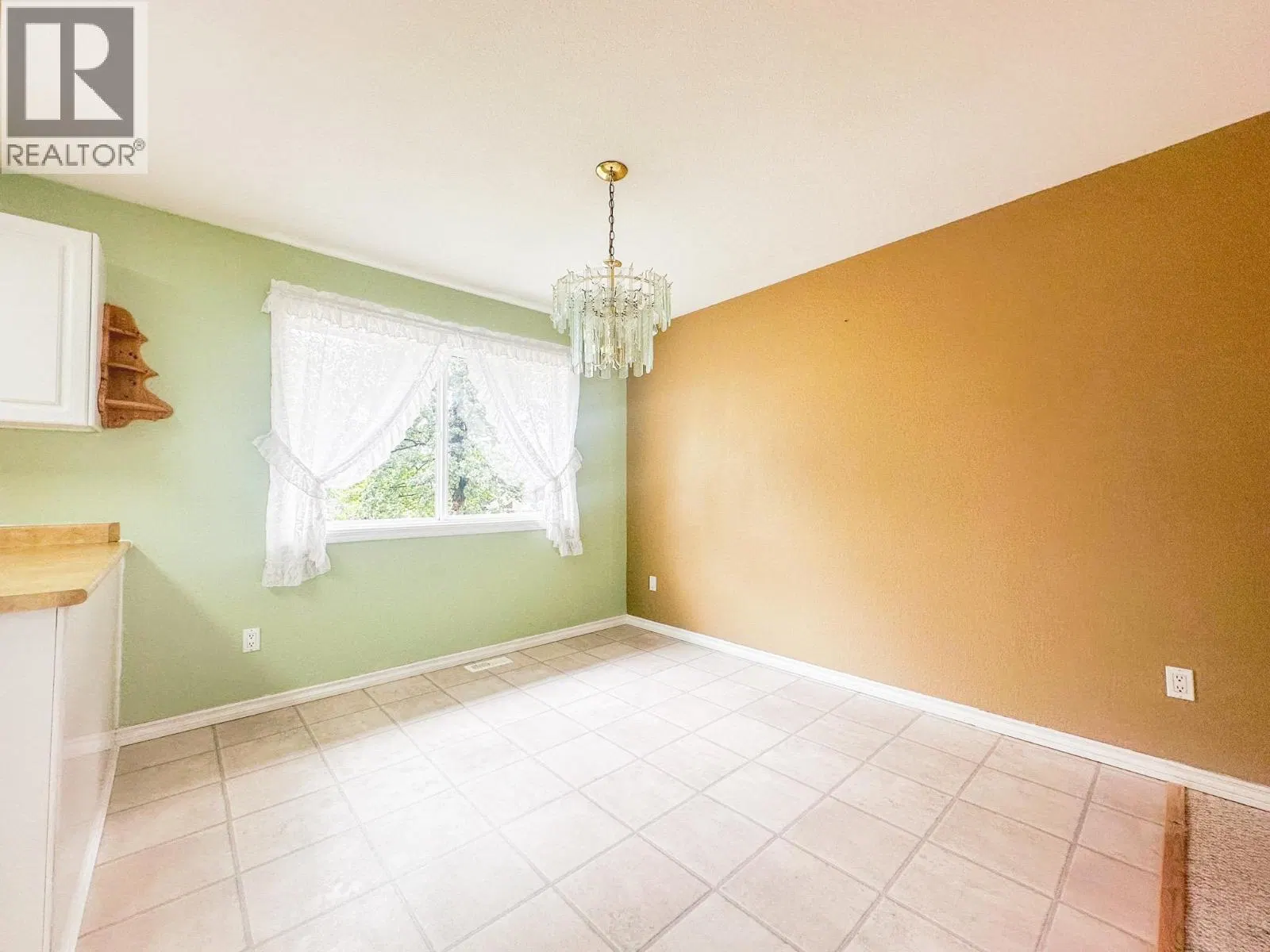 Photo 5 of 33 at 510 9TH Avenue