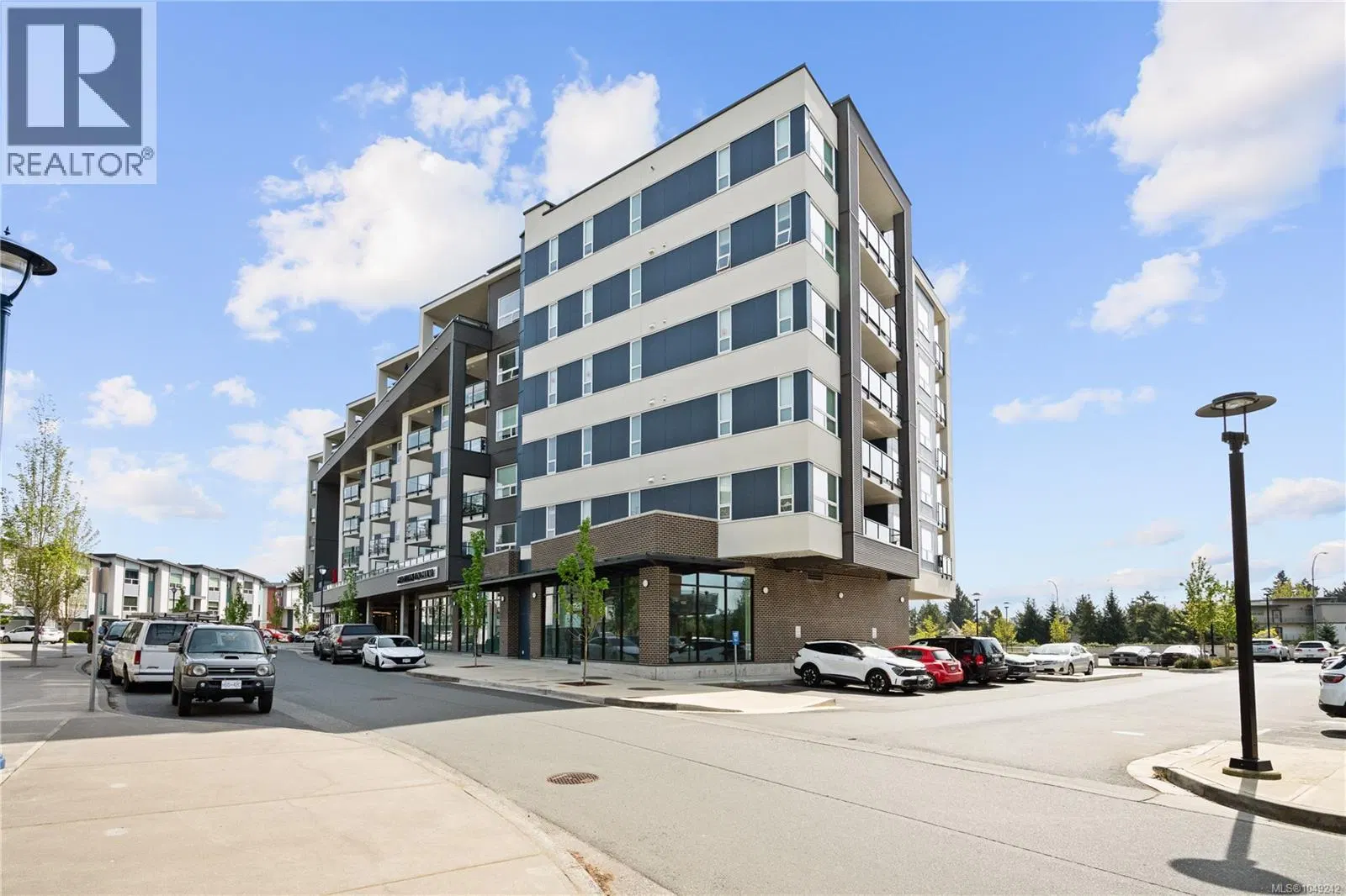 #205 – 947 Whirlaway Crescent