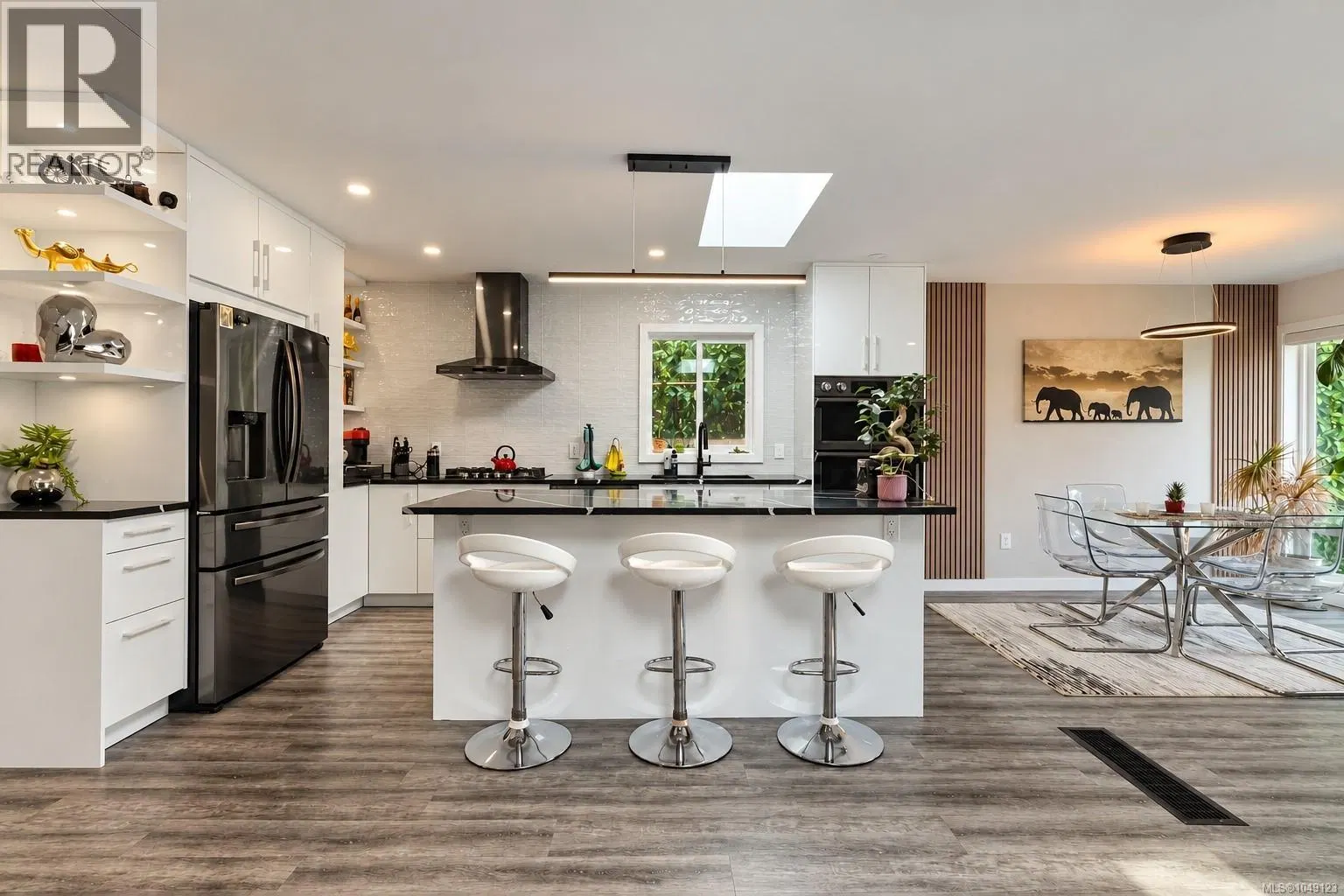 Photo 2 of 47 at 7081 East Saanich Road