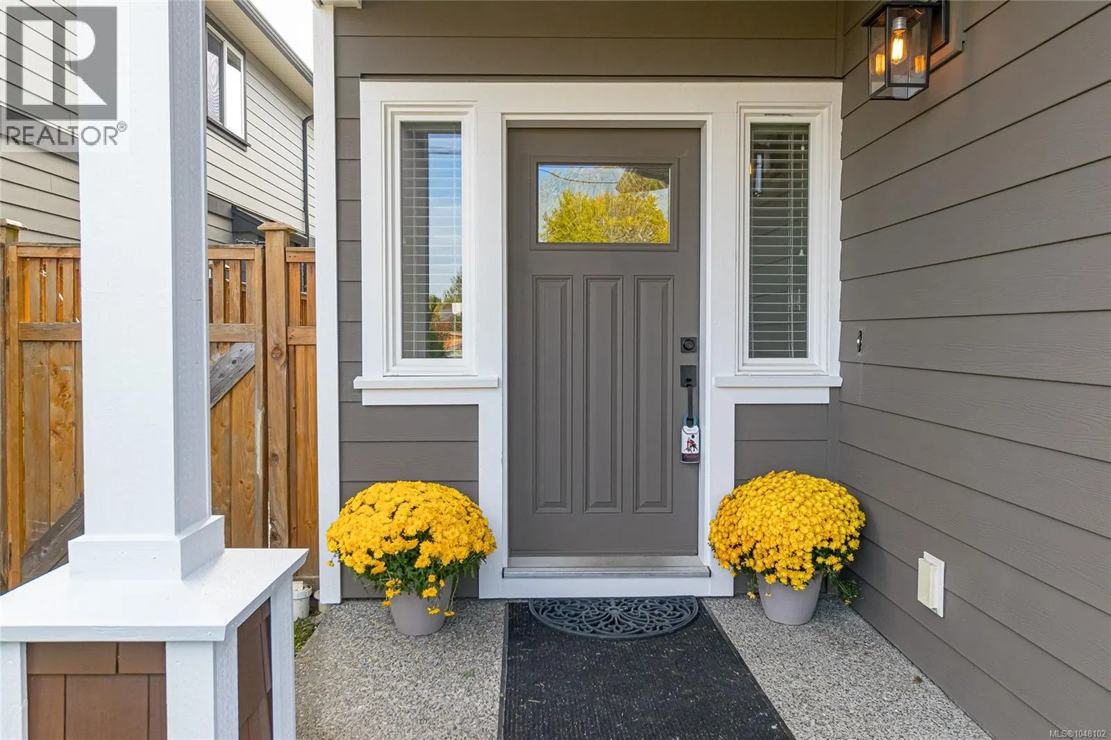 Photo 3 of 25 at 9373 East Saanich Road
