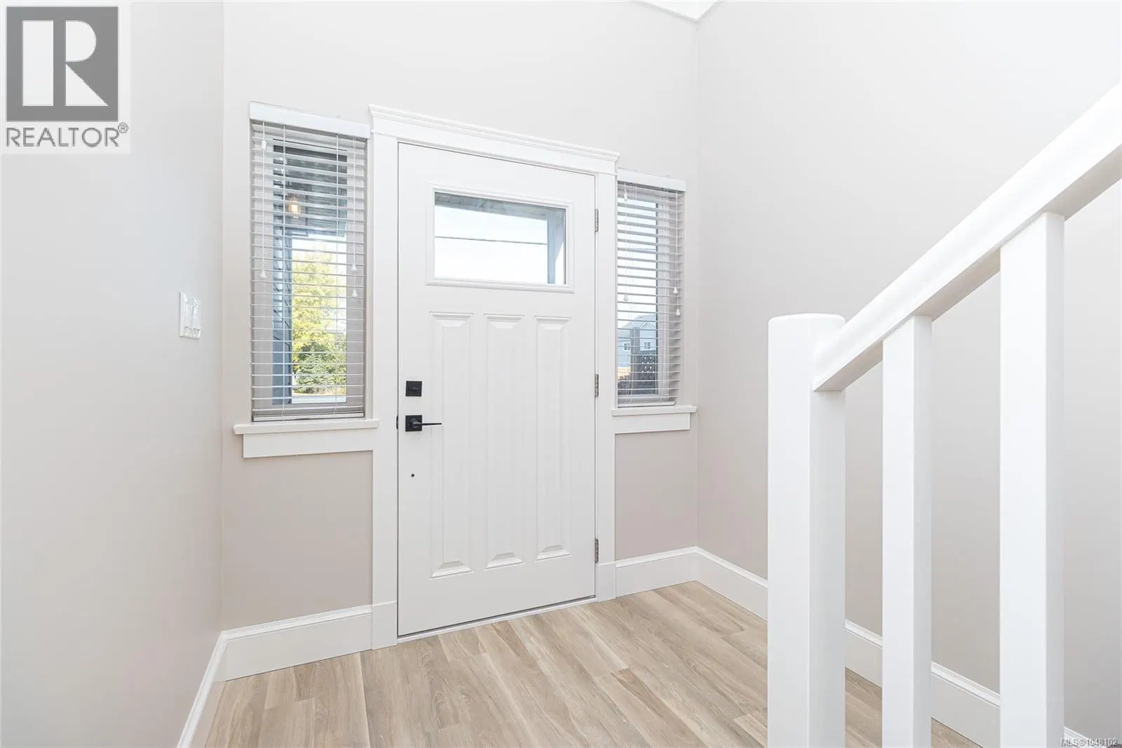 Photo 4 of 25 at 9373 East Saanich Road