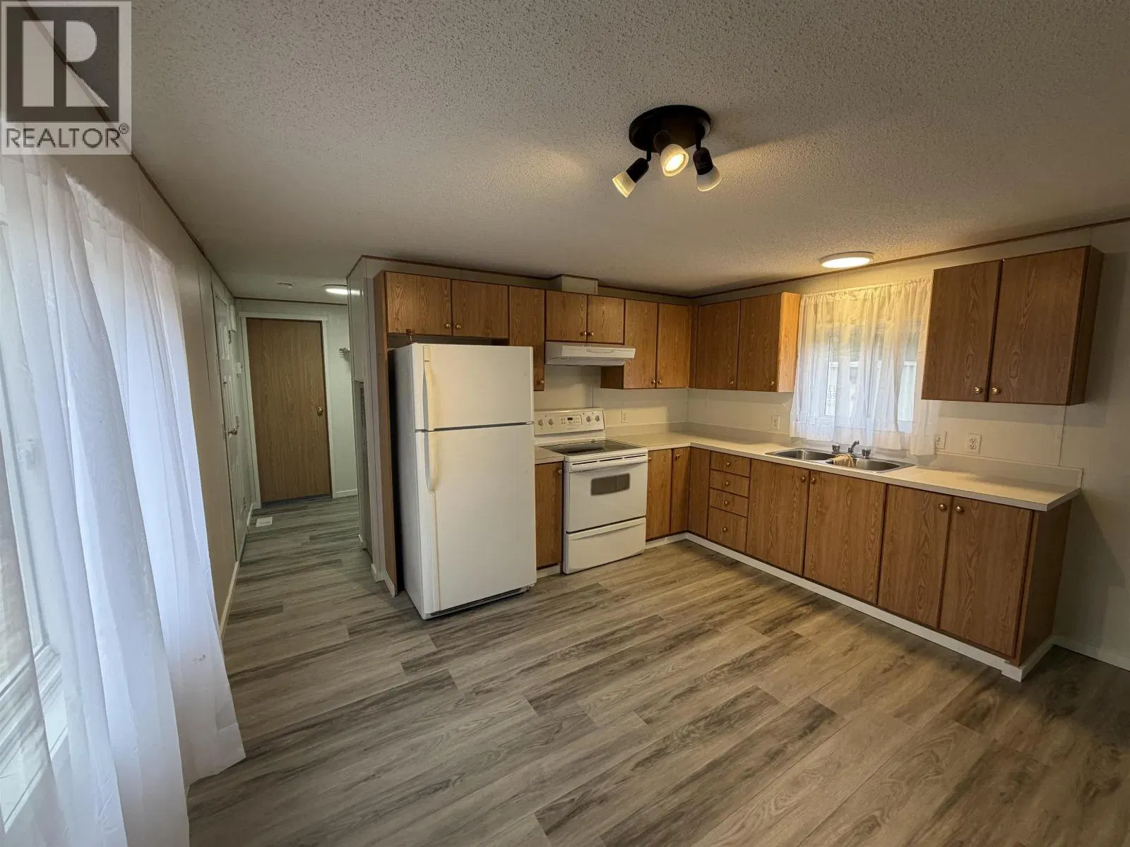 Photo 5 of 25 at 4324 WILDWOOD Road