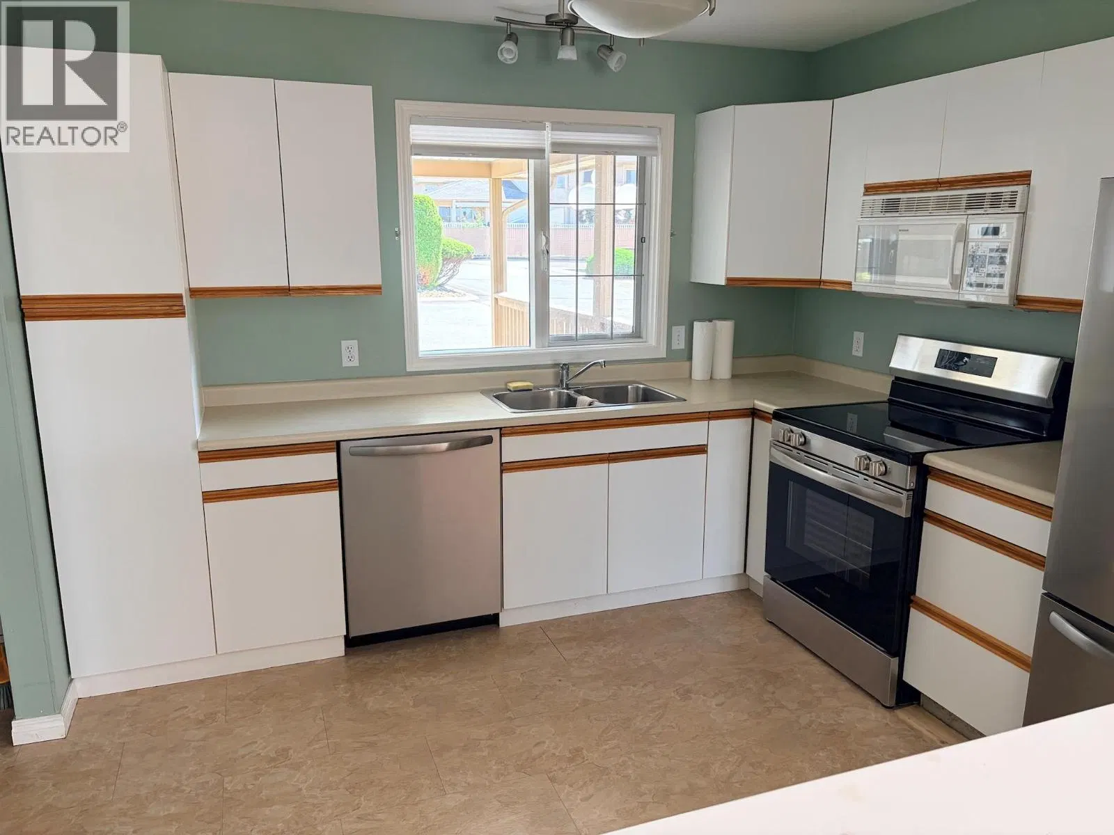 Photo 5 of 18 at #12 – 3930 20 Street