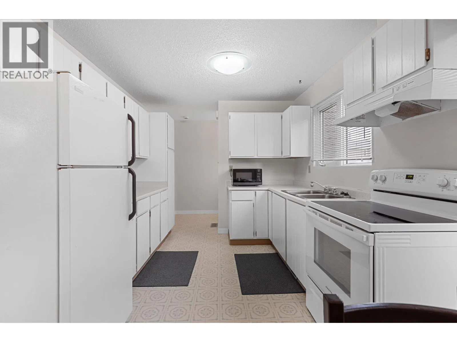 Photo 3 of 20 at #305 – 2550 OSPIKA Boulevard