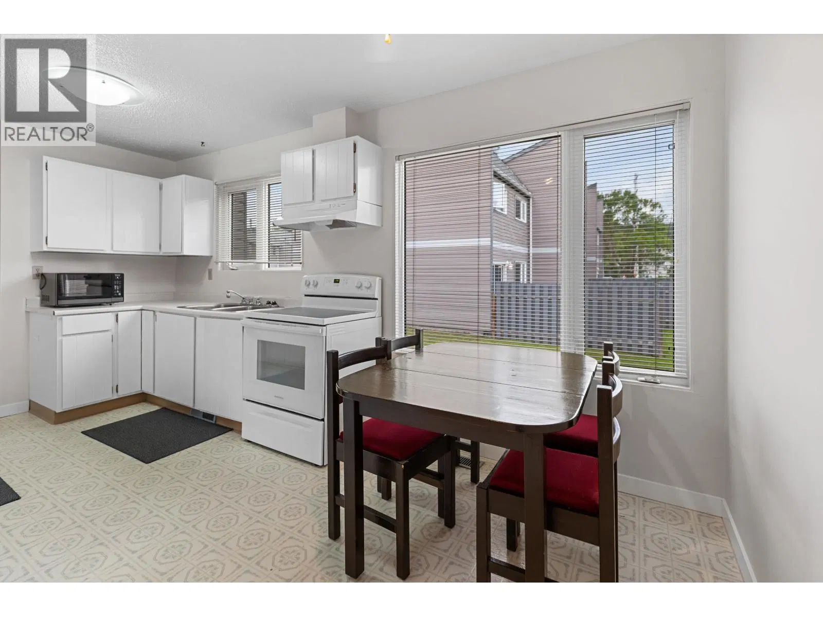 Photo 4 of 20 at #305 – 2550 OSPIKA Boulevard
