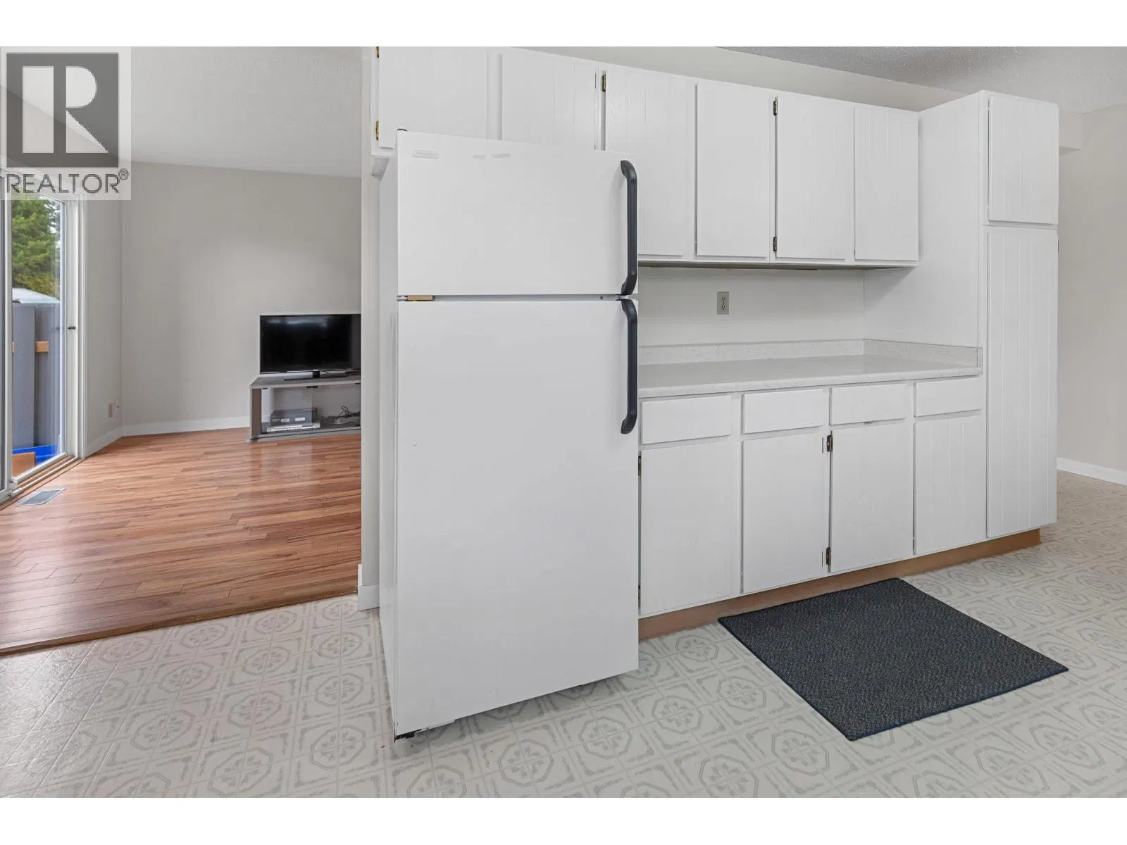Photo 5 of 20 at #305 – 2550 OSPIKA Boulevard
