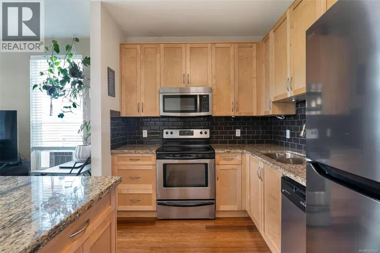 Photo 4 of 24 at #302 – 608 Fairway Avenue